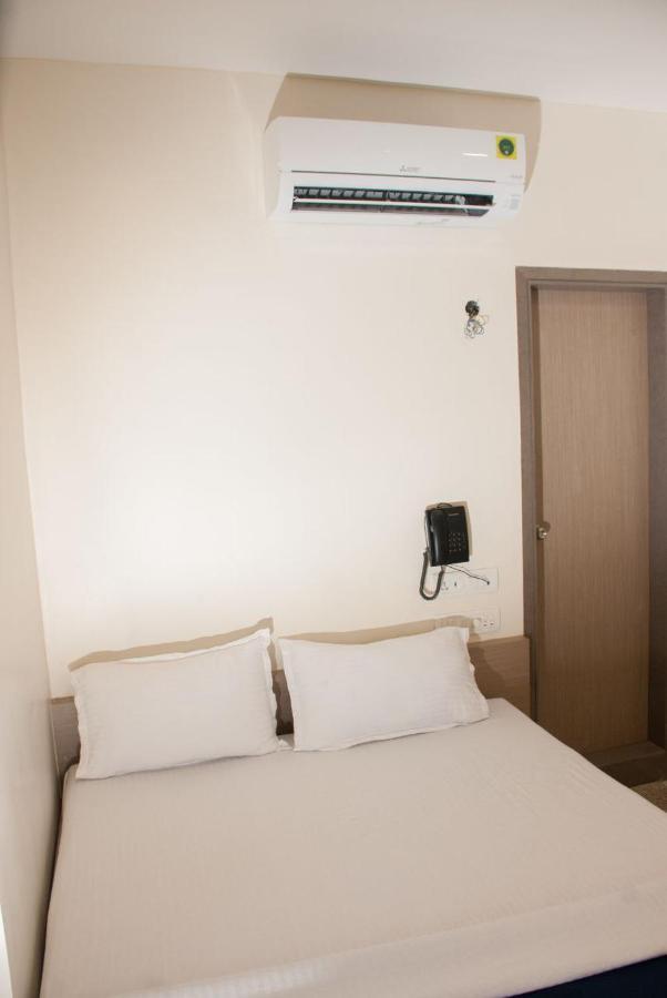 City Hotel Mumbai Eksteriør bilde